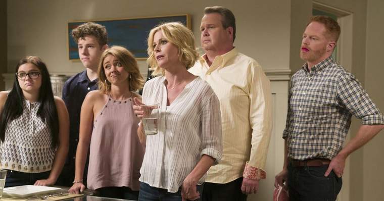 Modern Family 15 Best Episodes Ranked - 2 - A Tale of Three Cities (Season 8, Episode 1)